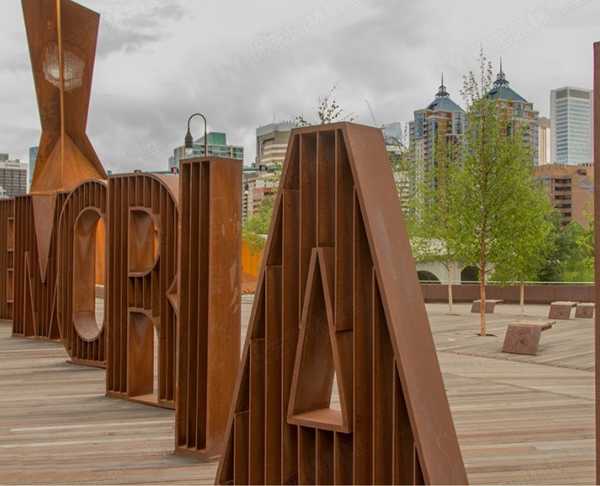 景觀(guān)雕塑定制中耐候鋼雕塑的抗腐蝕原理