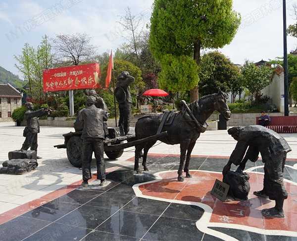 定制一座大型銅雕塑價(jià)格大致為多少？