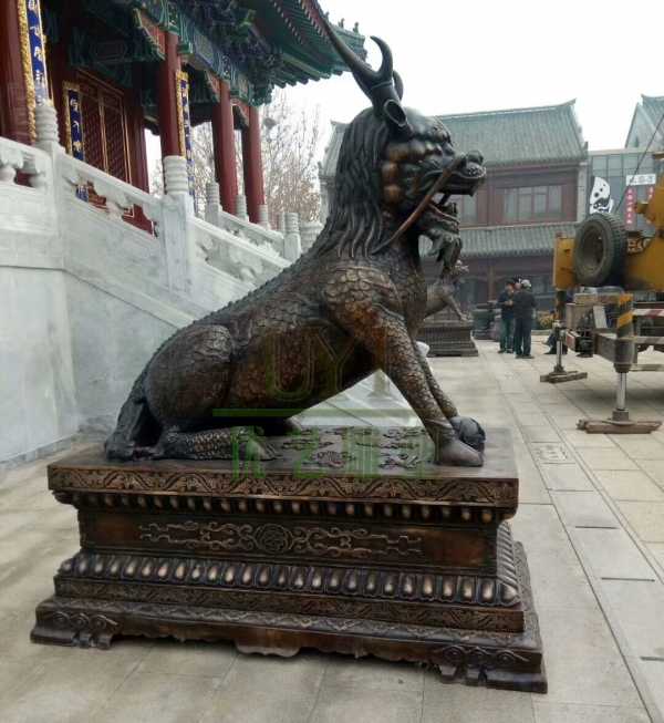 居宗教廟堂之高，擇黃銅麒麟雕塑守業(yè)