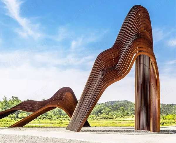 景觀(guān)雕塑定制中耐候鋼雕塑為什么要先進(jìn)行做銹處理